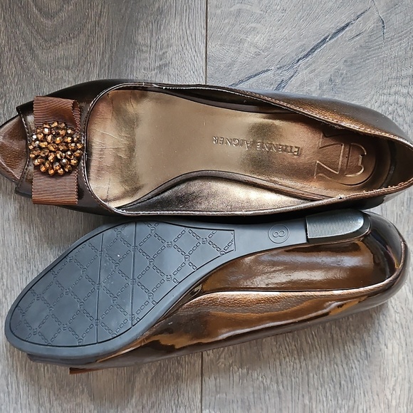 Etienne Aigner - NWOT - Women's Bronze Peep Toe Wedge Heels - Size 8 - Picture 5 of 5